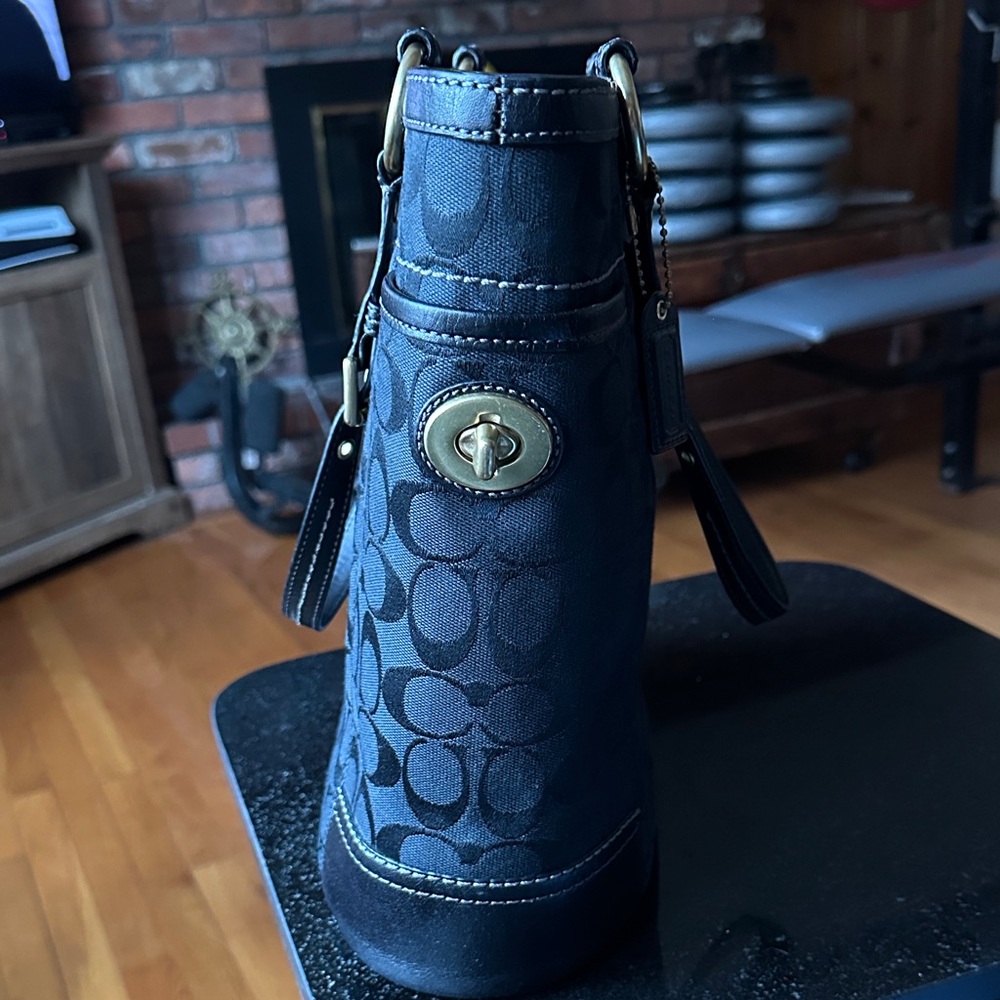 Coach Black Signature Bucket Bag Circa 2007 with Gold-Tone Hardware - Picture 4 of 12